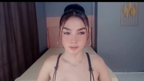 Snapshot of queenemeraldts chatting on November 18, 1:33 am queenemeraldts online show from November 18, 1:33 am