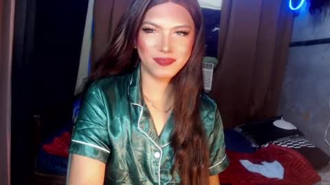 Snapshot of queenfcker1st chatting on June 29, 3:24 am Be my property Sabrina online show from June 29, 3:24 am