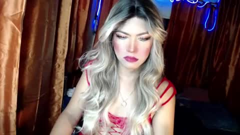 Snapshot of queenfcker1st chatting on July 24, 7:28 am Be my property Sabrina online show from July 24, 7:28 am