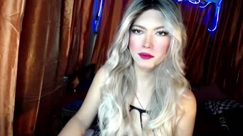 Snapshot of queenfcker1st chatting on July 26, 4:42 am Be my property Sabrina online show from July 26, 4:42 am