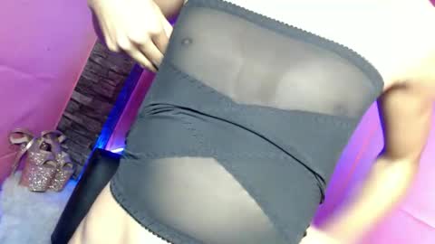 Snapshot of queenfoxylady chatting on December 19, 7:15 am just call me QUEEN and ill be there online show from December 19, 7:15 am