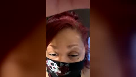 Snapshot of queeniequinn chatting on July 2, 3:23 am queeniequinn online show from July 2, 3:23 am
