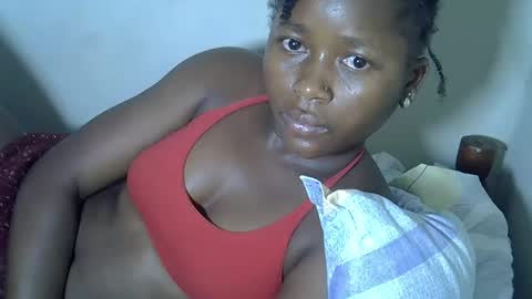 Snapshot of queenlena868103 chatting on November 18, 10:25 pm queenlena868103 online show from November 18, 10:25 pm