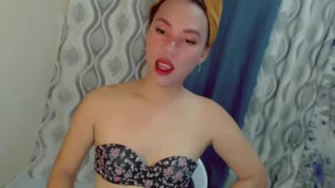 Snapshot of queenlust18 chatting on June 29, 3:24 am queenlust18 online show from June 29, 3:24 am
