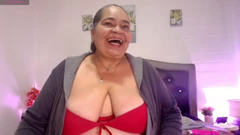 Snapshot of queenmature chatting on May 9, 12:10 pm VickyBoobss online show from May 9, 12:10 pm