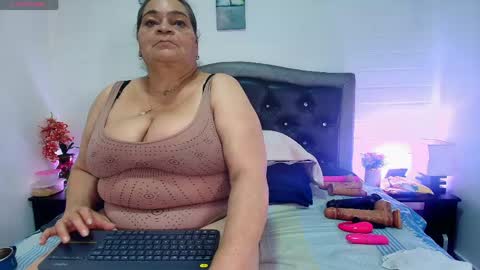 Snapshot of queenmature chatting on May 12, 7:22 pm VickyBoobss online show from May 12, 7:22 pm