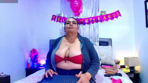 Snapshot of queenmature chatting on May 16, 12:59 pm VickyBoobss online show from May 16, 12:59 pm
