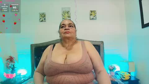 Snapshot of queenmature chatting on May 20, 8:04 pm VickyBoobss online show from May 20, 8:04 pm
