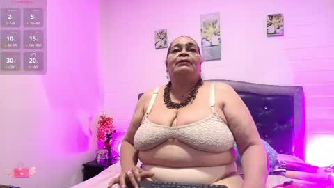 Snapshot of queenmature chatting on June 9, 7:03 pm VickyBoobss online show from June 9, 7:03 pm