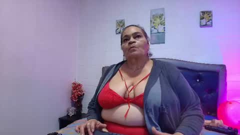Snapshot of queenmature chatting on June 16, 7:49 pm VickyBoobss online show from June 16, 7:49 pm