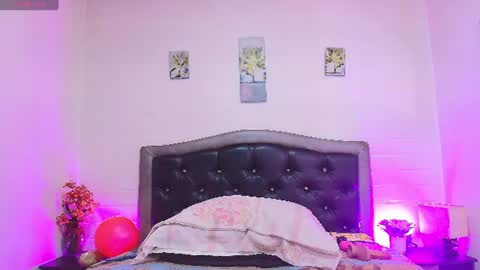 Snapshot of queenmature chatting on July 19, 2:04 am VickyBoobss online show from July 19, 2:04 am