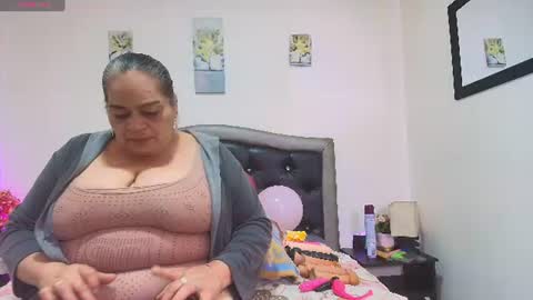 Snapshot of queenmature chatting on July 29, 1:59 am VickyBoobss online show from July 29, 1:59 am