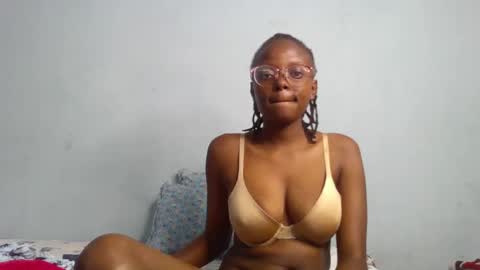 Snapshot of queenmerliz331240 chatting on February 14, 7:07 am queenmerliz331240 online show from February 14, 7:07 am