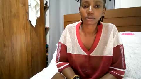 Snapshot of queenmom chatting on June 5, 8:14 pm queenmom online show from June 5, 8:14 pm