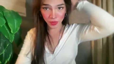 Snapshot of queenn_xxx chatting on May 15, 2:29 am QUEEN online show from May 15, 2:29 am