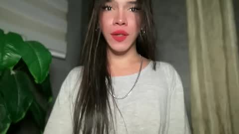 Snapshot of queenn_xxx chatting on June 5, 10:59 pm QUEEN online show from June 5, 10:59 pm