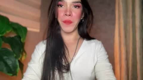 Snapshot of queenn_xxx chatting on June 7, 9:40 pm QUEEN online show from June 7, 9:40 pm