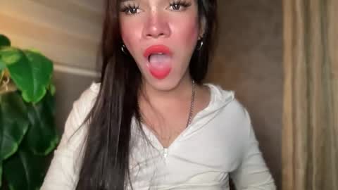Snapshot of queenn_xxx chatting on June 9, 4:40 pm QUEEN online show from June 9, 4:40 pm