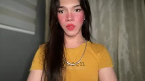 Snapshot of queenn_xxx chatting on June 18, 9:25 am QUEEN online show from June 18, 9:25 am