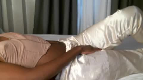 queenninaa online show from July 4, 8:48 pm