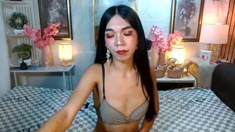 queennira online show from July 14, 5:34 am