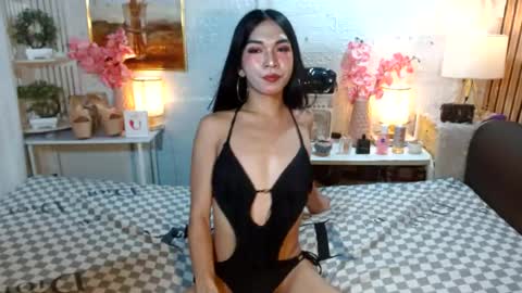 queennira online show from July 18, 1:43 am