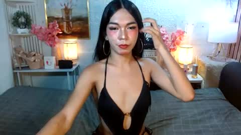 queennira online show from July 20, 3:54 am