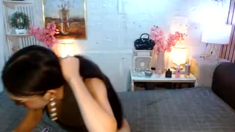queennira online show from July 21, 5:21 am