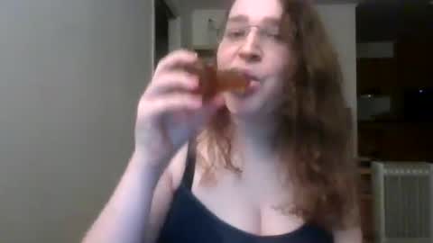 Snapshot of queenofthenights chatting on March 20, 10:14 pm queenofthenights online show from March 20, 10:14 pm