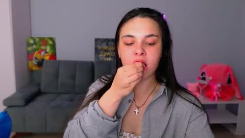 Snapshot of queenofthesense chatting on November 5, 3:56 pm Patricia online show from November 5, 3:56 pm