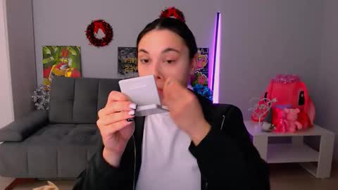 Snapshot of queenofthesense chatting on November 27, 12:51 pm Patricia online show from November 27, 12:51 pm