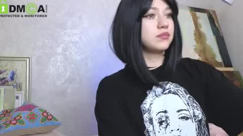 Snapshot of queenofwandss chatting on September 23, 5:49 pm follow my new insta online show from September 23, 5:49 pm