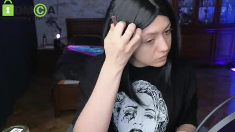 Snapshot of queenofwandss chatting on December 18, 9:37 am follow my new insta online show from December 18, 9:37 am