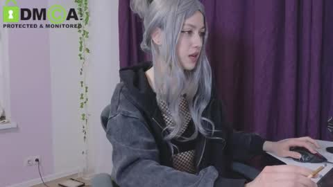 Snapshot of queenofwandss chatting on May 13, 12:08 am follow my new insta online show from May 13, 12:08 am