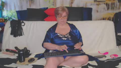 QueenPammy online show from April 5, 5:15 am