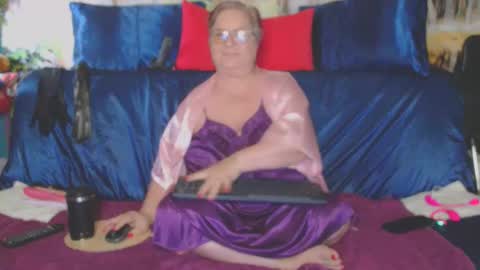 QueenPammy online show from May 1, 5:01 am