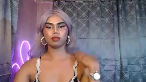 queenpinayebony_xx online show from April 19, 12:59 pm