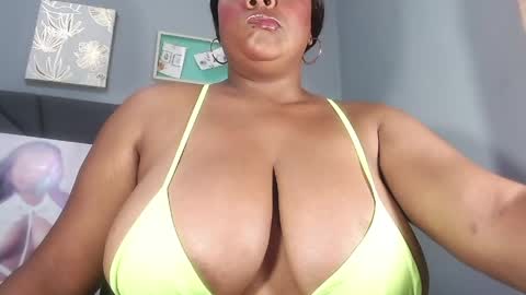 queenrachelbrown online show from April 28, 12:32 pm