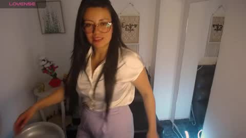 queenrose94 online show from May 12, 9:23 pm