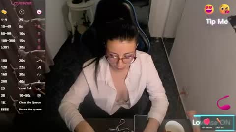queenrose94 online show from June 18, 9:30 pm