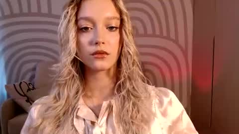 Snapshot of queenserenaaa chatting on August 9, 1:27 pm Serena XoXo online show from August 9, 1:27 pm