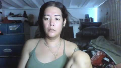 Snapshot of queenstefhanie chatting on April 18, 5:44 am stephanie online show from April 18, 5:44 am