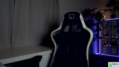 Snapshot of queensy_sins_x chatting on January 11, 1:38 pm Queensy online show from January 11, 1:38 pm