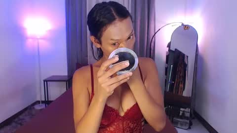 Snapshot of queenvalentinats chatting on December 3, 1:10 pm ValentinaMoone online show from December 3, 1:10 pm