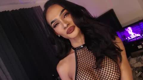 Snapshot of queenvalentinats chatting on September 12, 2:33 am ValentinaMoone online show from September 12, 2:33 am