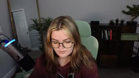 Snapshot of quervoqueen1 chatting on September 22, 2:13 am Bri online show from September 22, 2:13 am