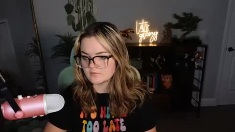 Snapshot of quervoqueen1 chatting on October 14, 1:50 am Bri online show from October 14, 1:50 am