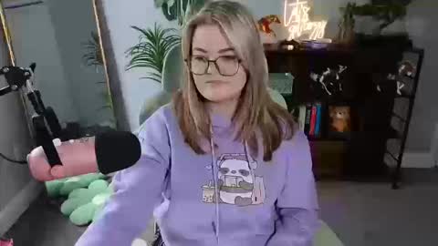 Snapshot of quervoqueen1 chatting on October 18, 4:41 pm Bri online show from October 18, 4:41 pm