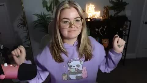 Snapshot of quervoqueen1 chatting on October 20, 1:06 am Bri online show from October 20, 1:06 am