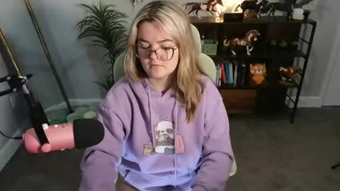 Snapshot of quervoqueen1 chatting on November 15, 3:04 am Bri online show from November 15, 3:04 am